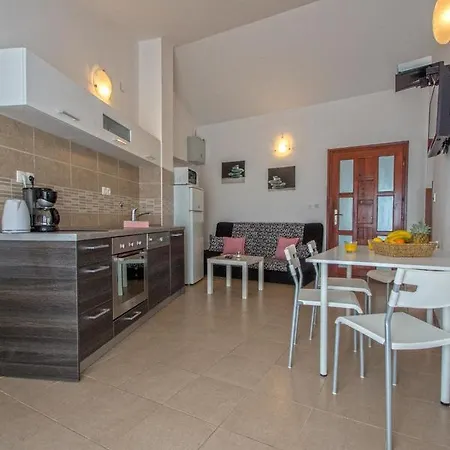 Lucica B4 * Crikvenica